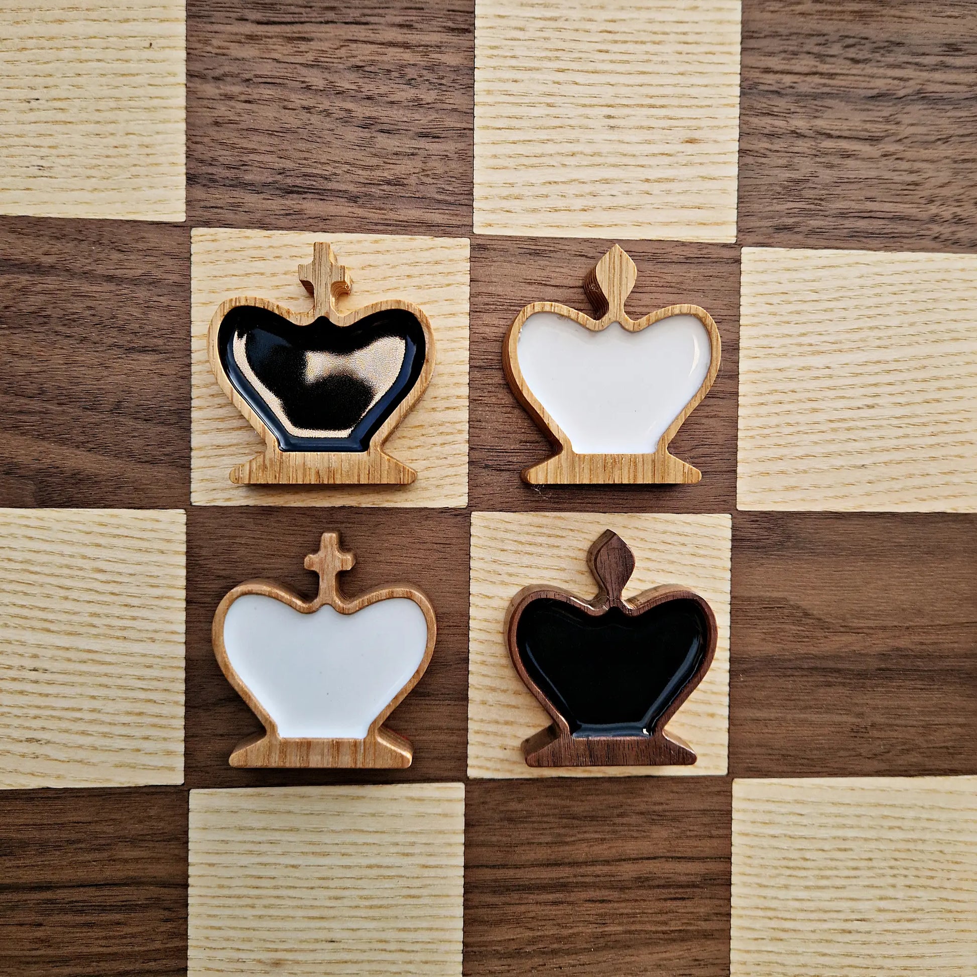 Art Chess Kings with magnets inside and epoxy fillings