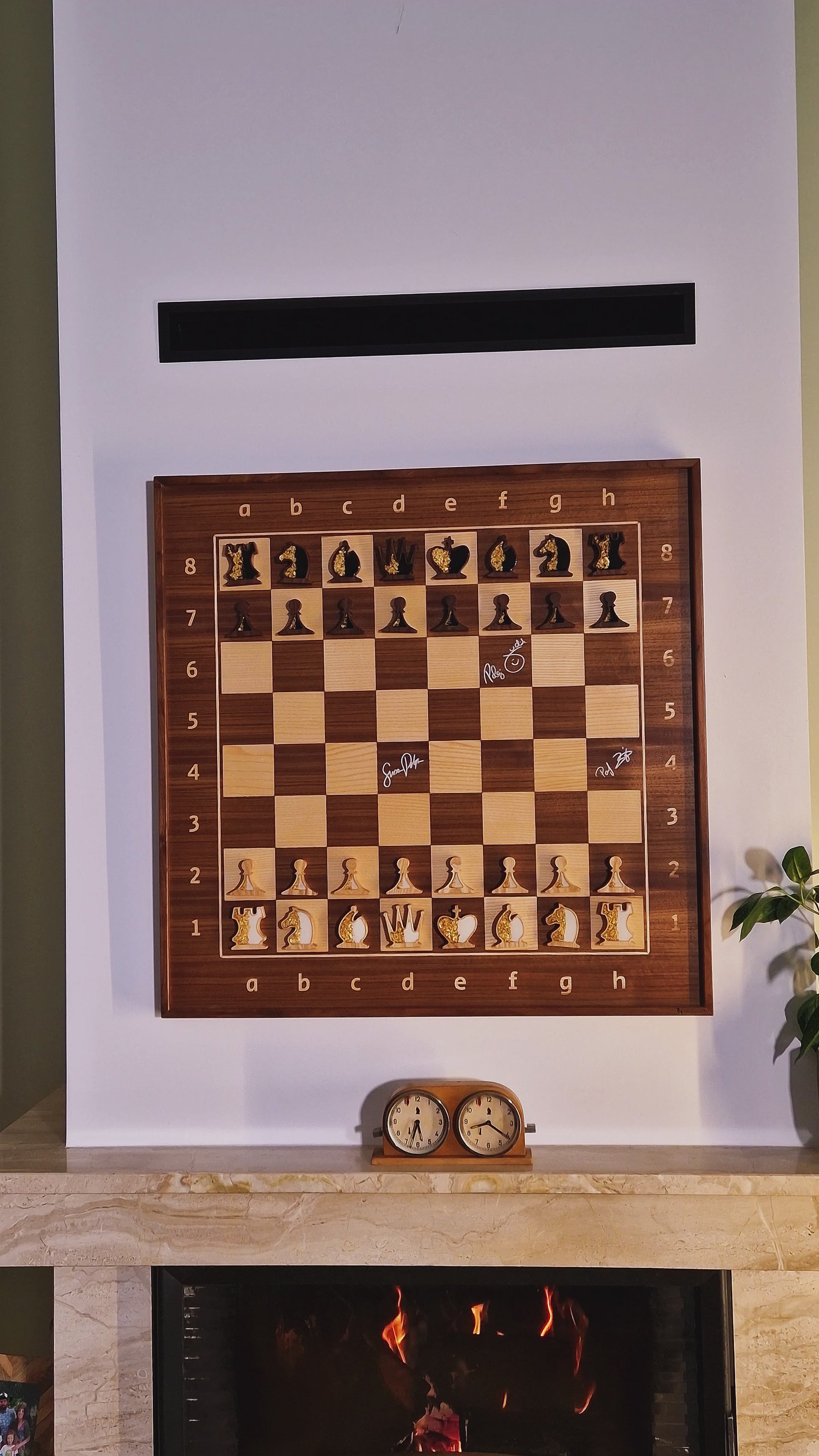 How to hang chess on the wall
